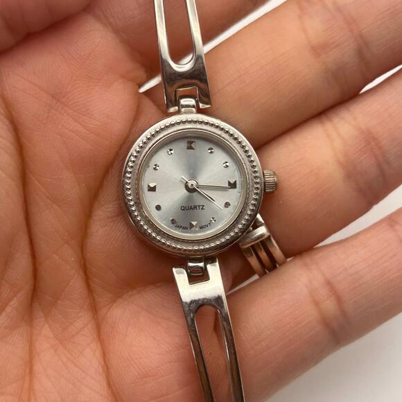 Advance Silver Tone Women’s Quartz Watch 20mm Working New Battery - Picture 6 of 8